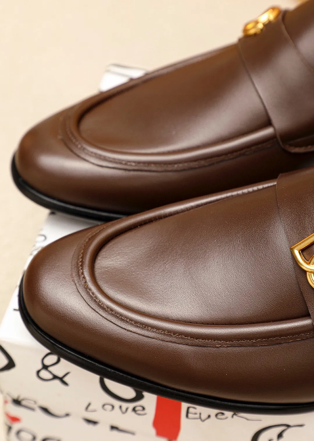 Men's clothing and shoes 💰460 💐DG top quality🔍🔍Men's new leather shoes🚹Sold simultaneously at counters⚠The uppers are imported open-edge beaded cowhide leather uppers from Italy, fully imported cowhide leather lining + classic hardware buckles, completely 1⃣️to 1⃣️reproduction🇮🇹💪💪, ⚠ Sole: The original sole is specially provided by the original factory. The exclusive movable molded sole is super comfortable. ⚠The original factory follows the order, 🔍🔍high quality, you can enter and exit the counter at will, welcome to compare⚠Size: 38-44 (45.46🉑️Customized)